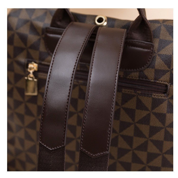 The shoulder staps are high quality and durable.