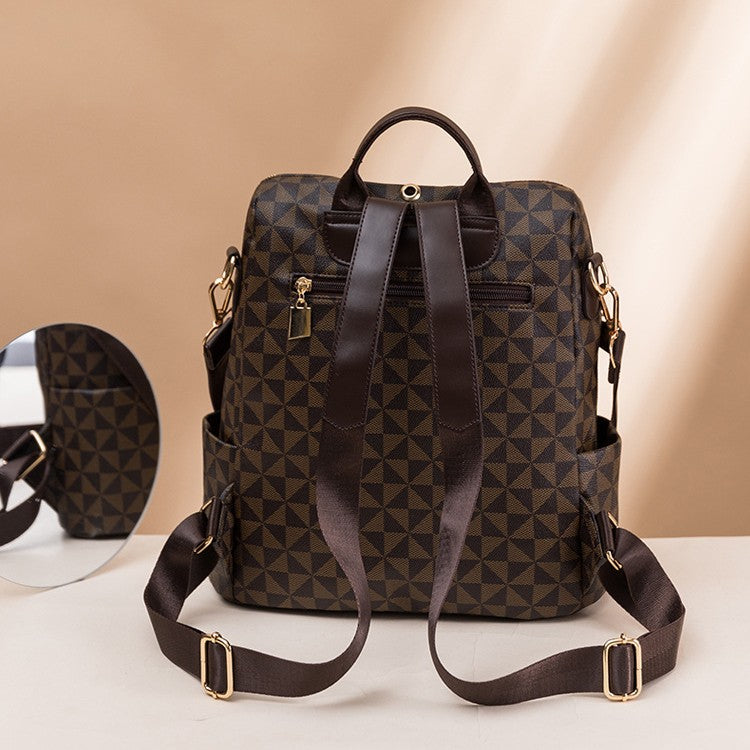 This is the display of the back of the convertible laptop backpack, it has a anti theft back pockets for key essentials.