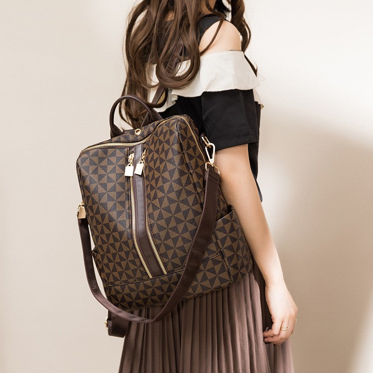 This best brown coffee windmill convertible backpack come with shoulder straps, it can be carried by one shoulder, double shoulder or handheld.