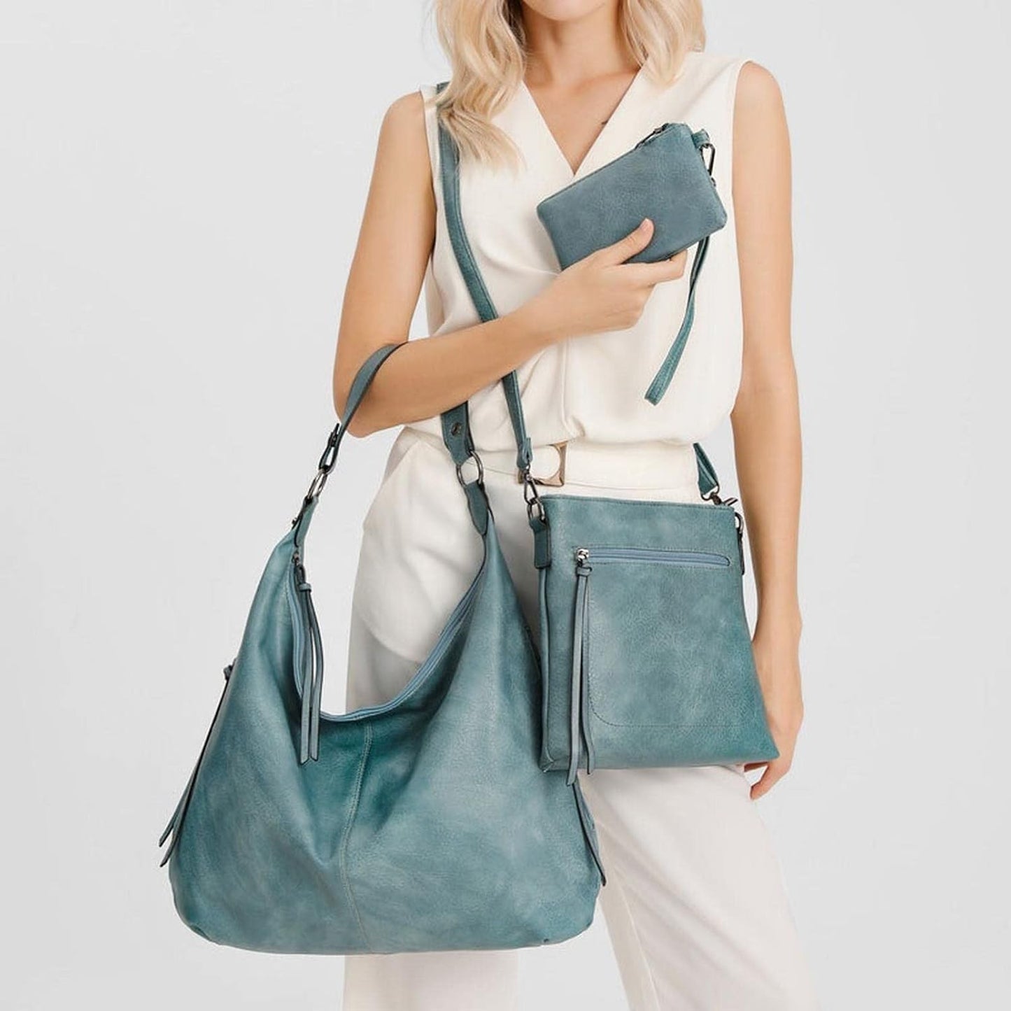This is the usage display of the multi-functional 3 in 1 blue bag set. You can carry the tote hobo bag in your hand or on your shoulder, carry the messenger bag crossbody, and clutch the pouch purse.
