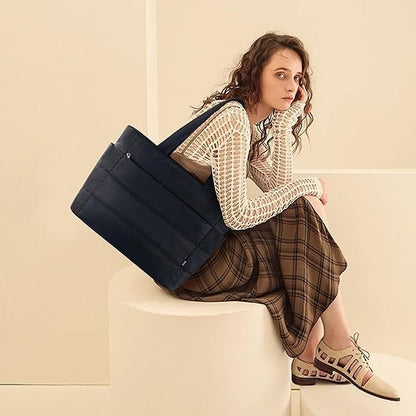 The black shoulder tote bag is fashion and beautiful