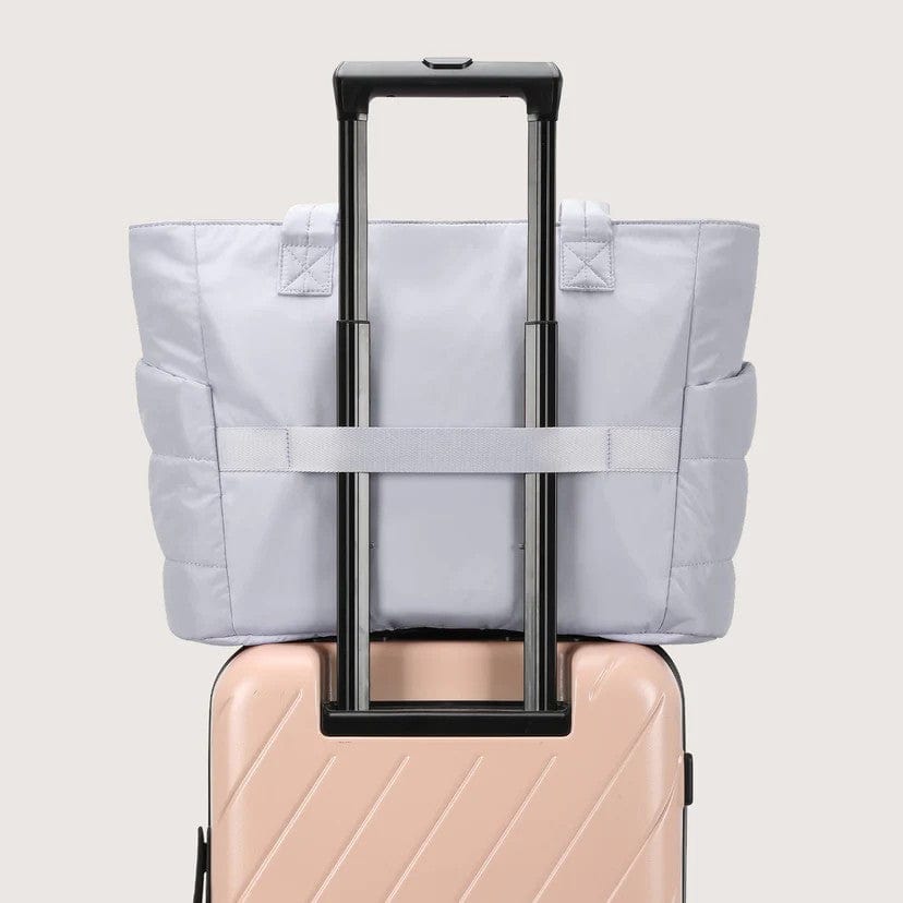 The grey puffer tote bags can be easily fixed on the suitcase